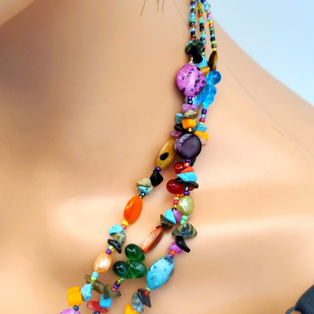 BEAUTIFUL Glass & Beads Necklace - Picture 2 of 8